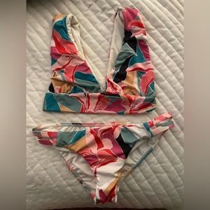 Billabong bikini! Size small